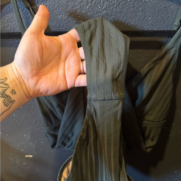 Women’s Shade & Shore Green V-Neck Ribbed Swimsuit - Picture 3 of 8